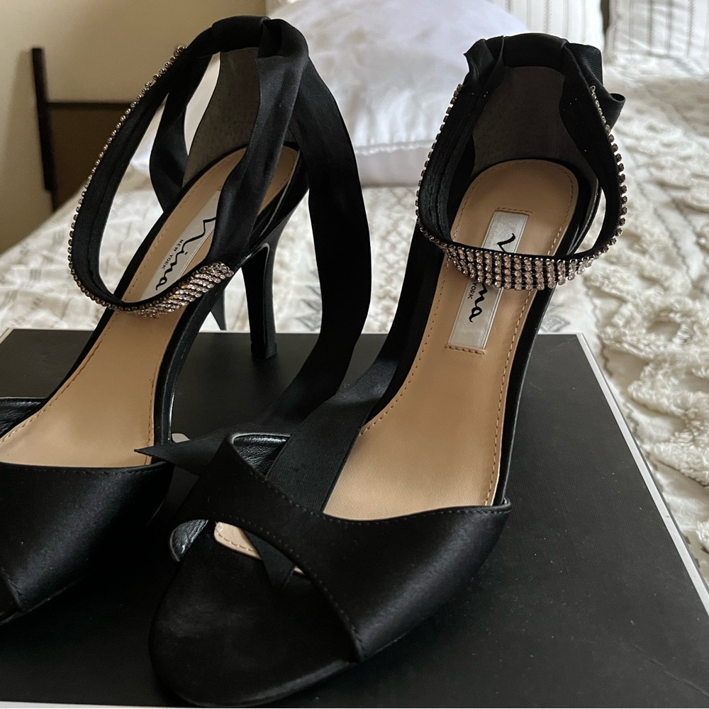 Nina black satin Vinnie size 6 1/2